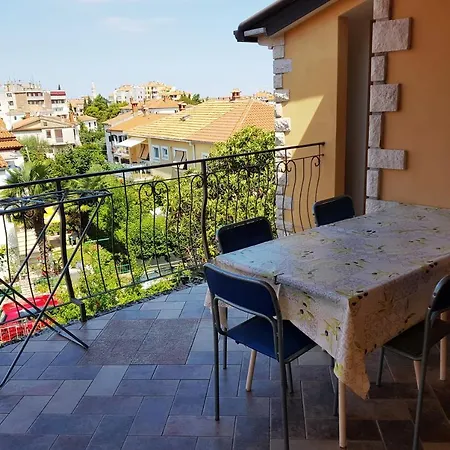 Apartment La Pinetina 3 *