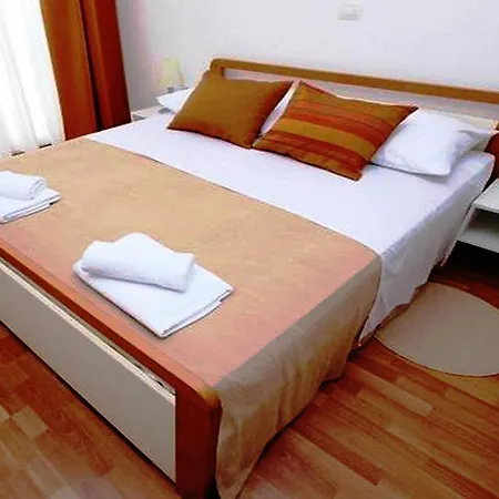 La Pinetina 3 Apartment *
